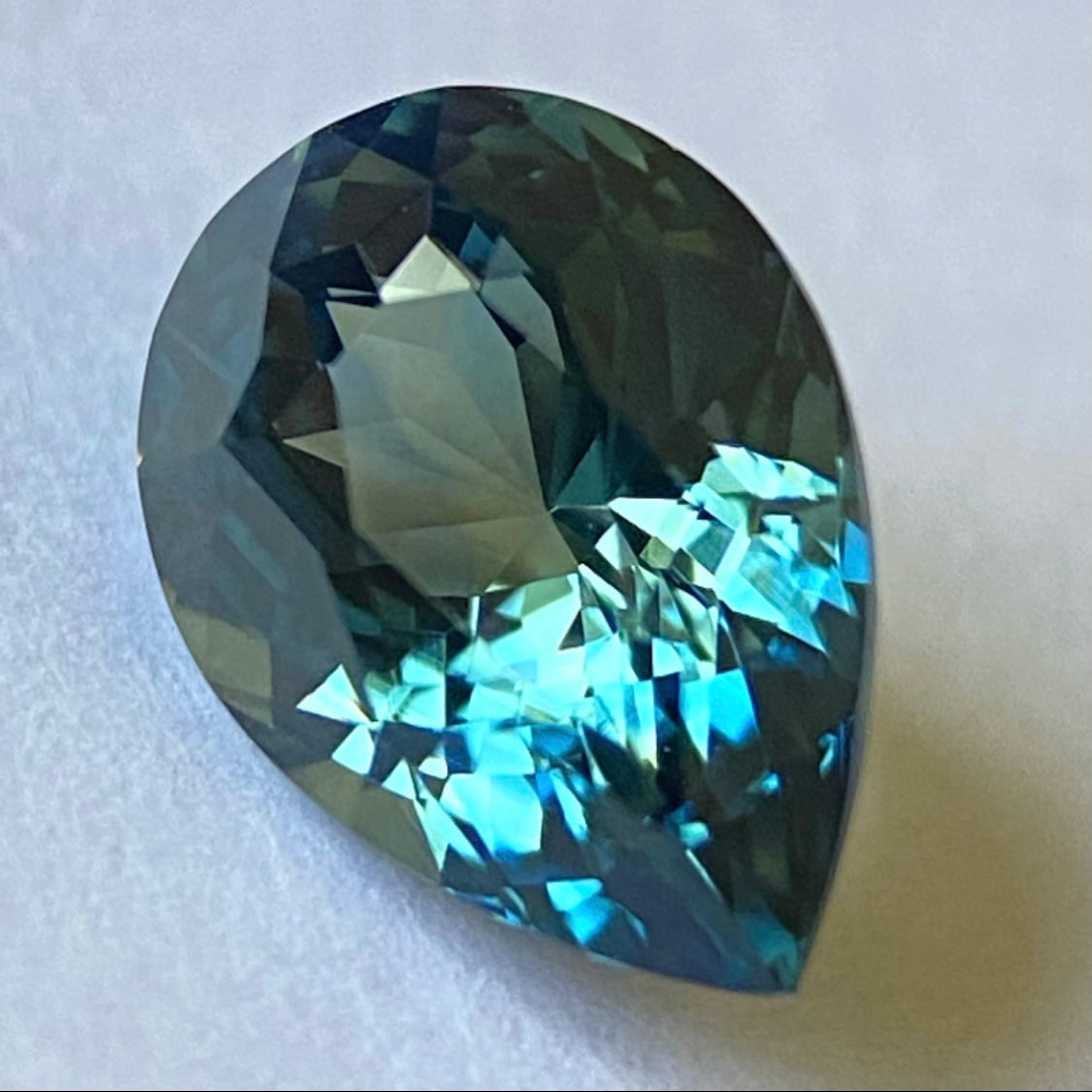 Greenish Blue Sapphire 1.412 / Thailand