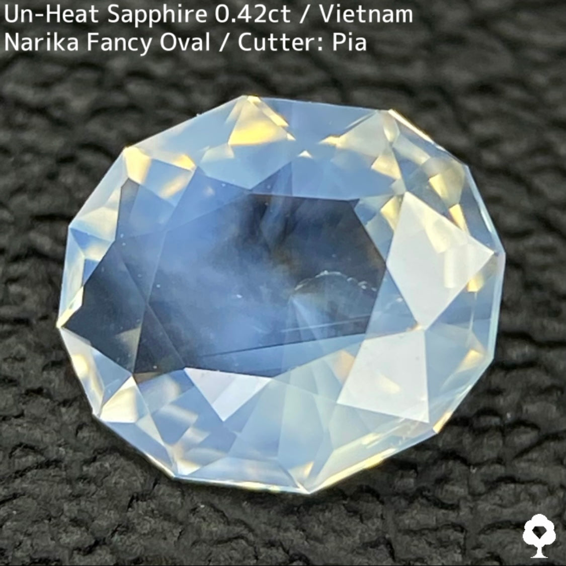 0.426ct unheated Vietnamese sapphire ★ A fantastic silky white with beautiful lemon gold sparkles