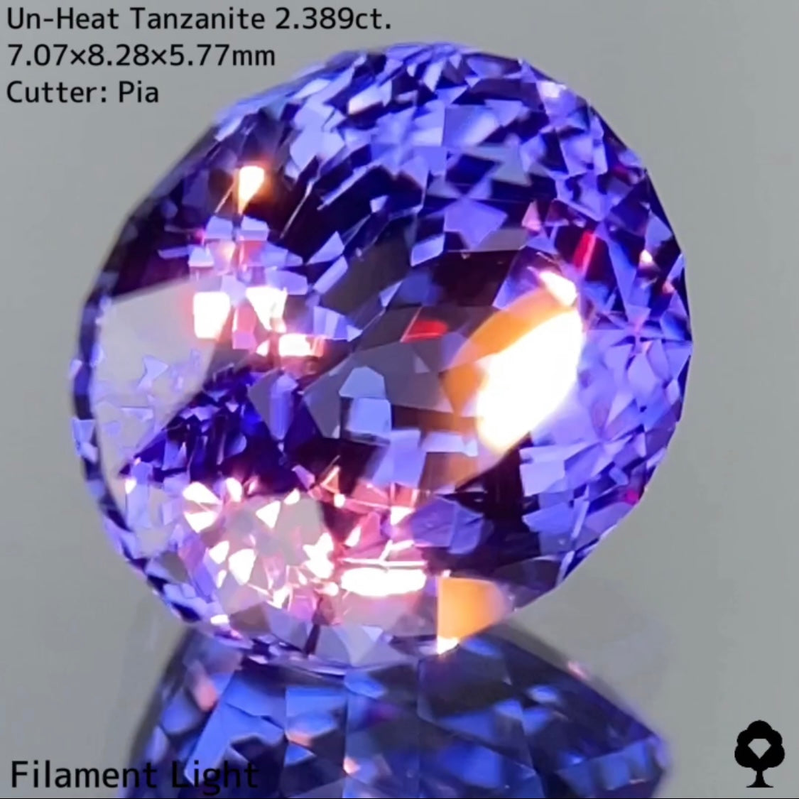 The beautiful color and crystals are cut so finely that they become a magnificent masterpiece. Unheated Tanzanite 2.389ct