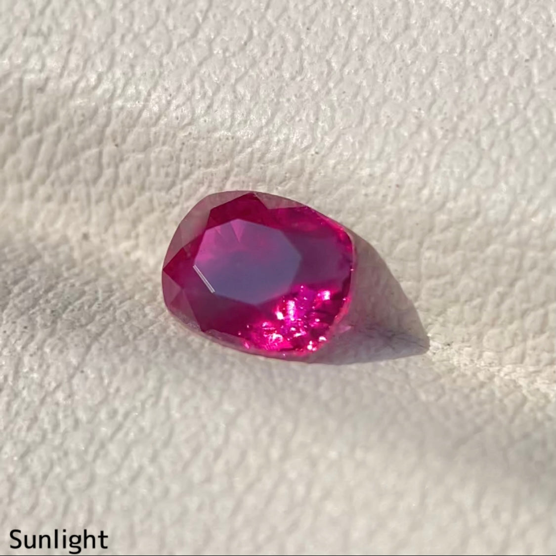 Burmese unheated ruby 0.79ct ★ Batman ruby with a beautiful crystal covered by a bat