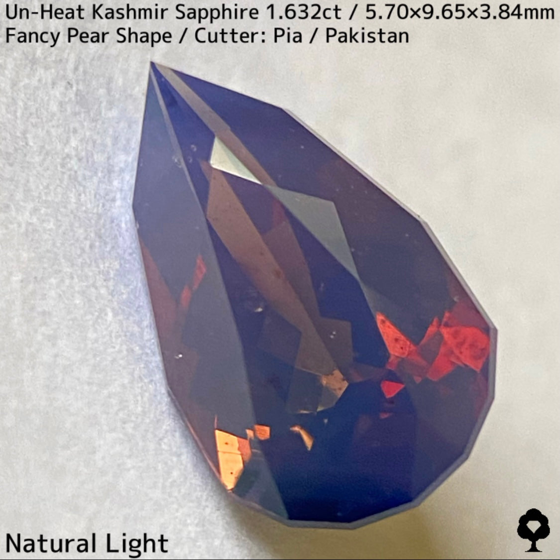 1.632ct unheated Kashmir sapphire from Pakistan ★ A beautiful gem with orange sparkle and blue bleed into fuchsia purple