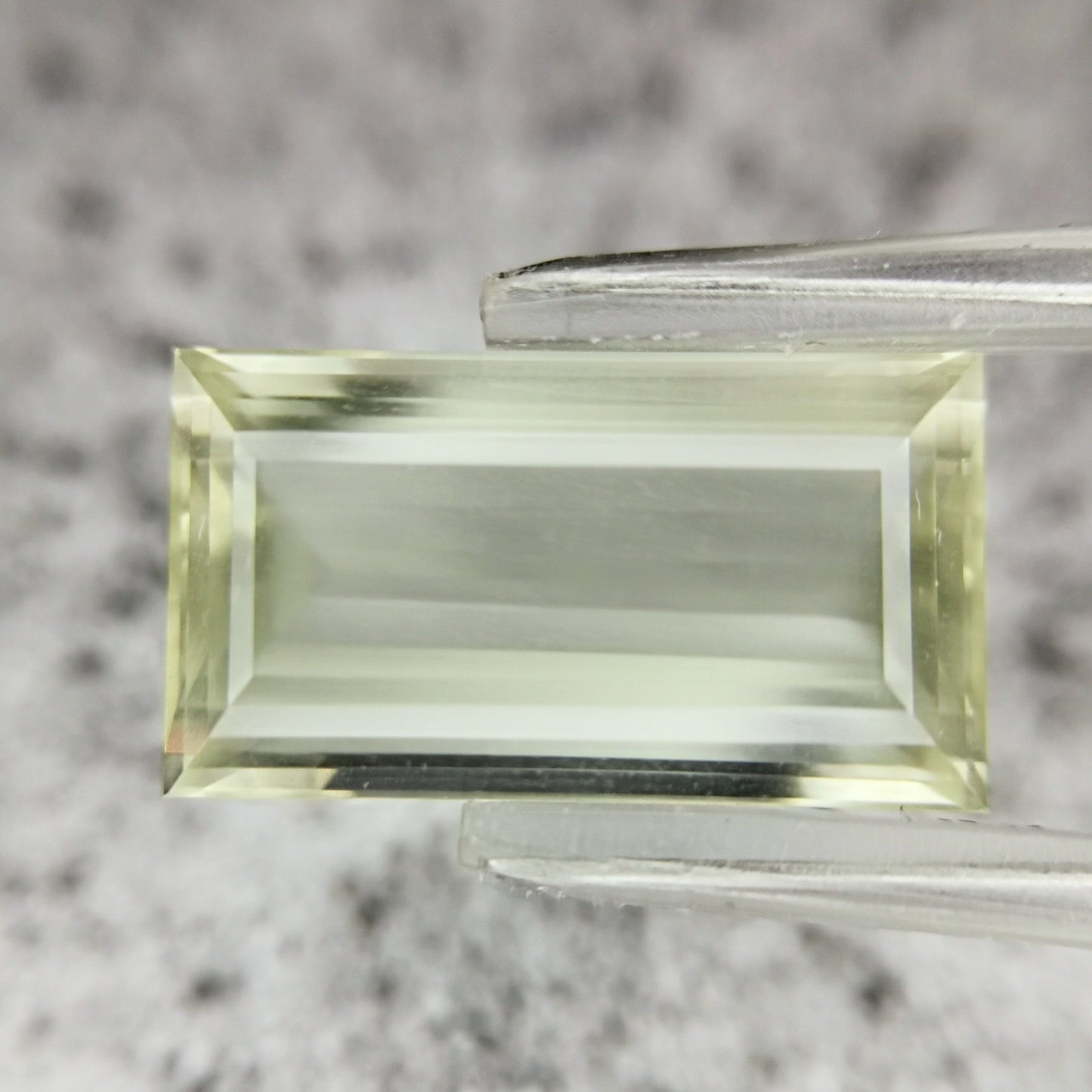 オーソクレース 11.88ct★神殿のような神聖な雰囲気と10ctアップのド迫力ステップカット