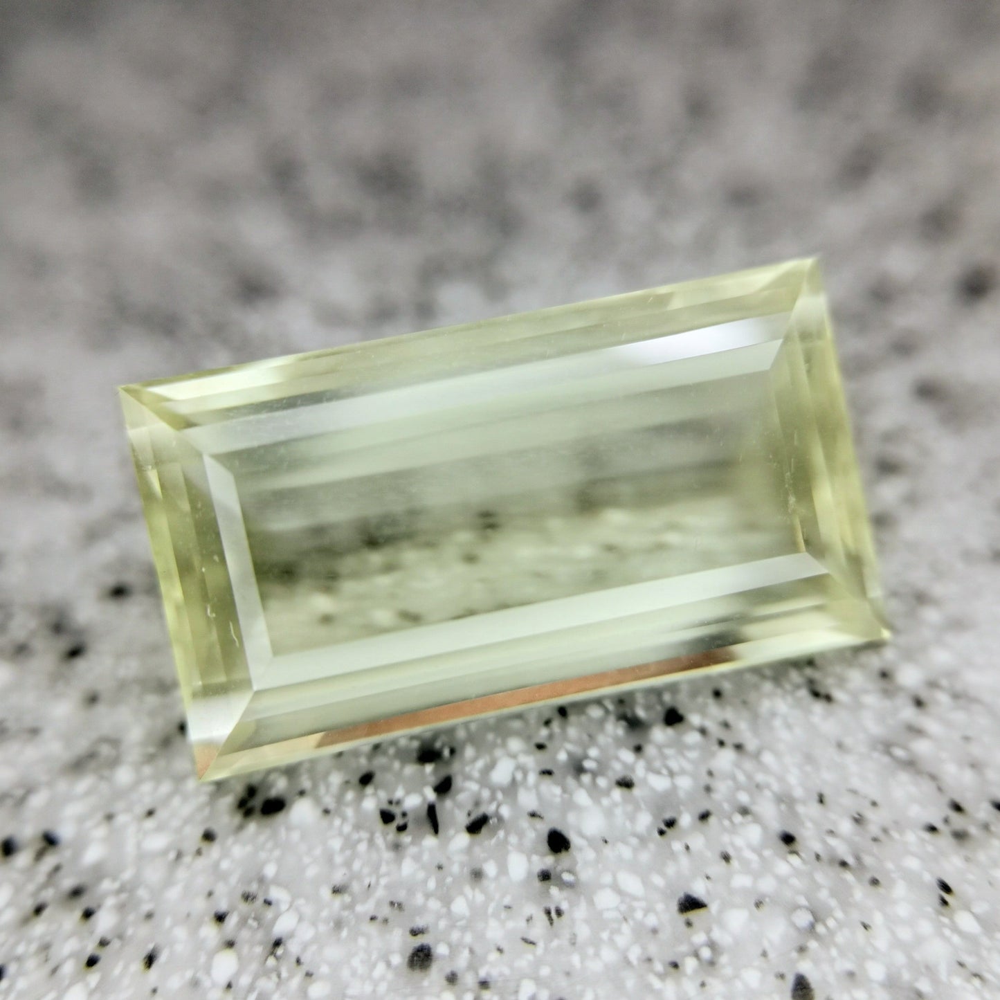 オーソクレース 11.88ct★神殿のような神聖な雰囲気と10ctアップのド迫力ステップカット