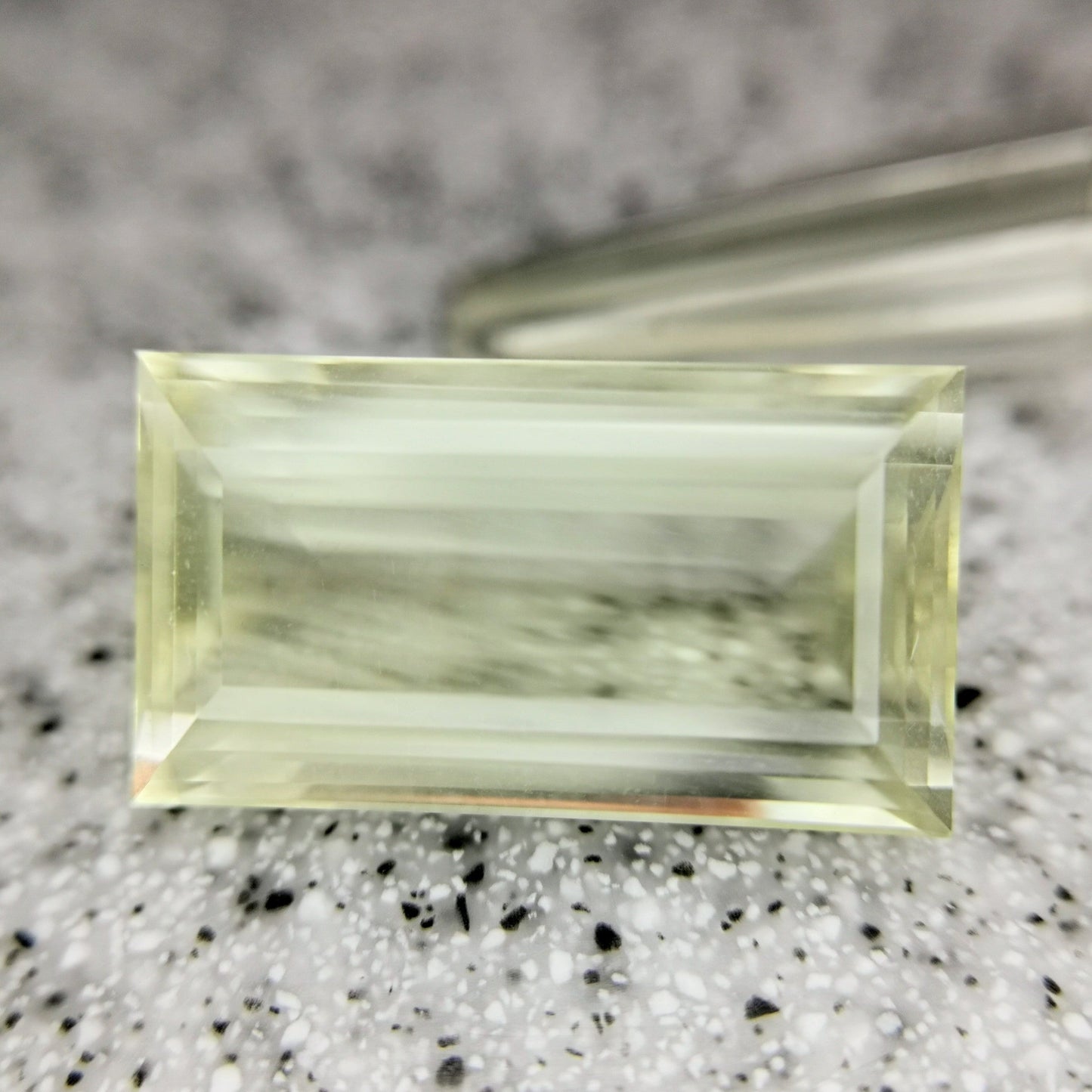 オーソクレース 11.88ct★神殿のような神聖な雰囲気と10ctアップのド迫力ステップカット