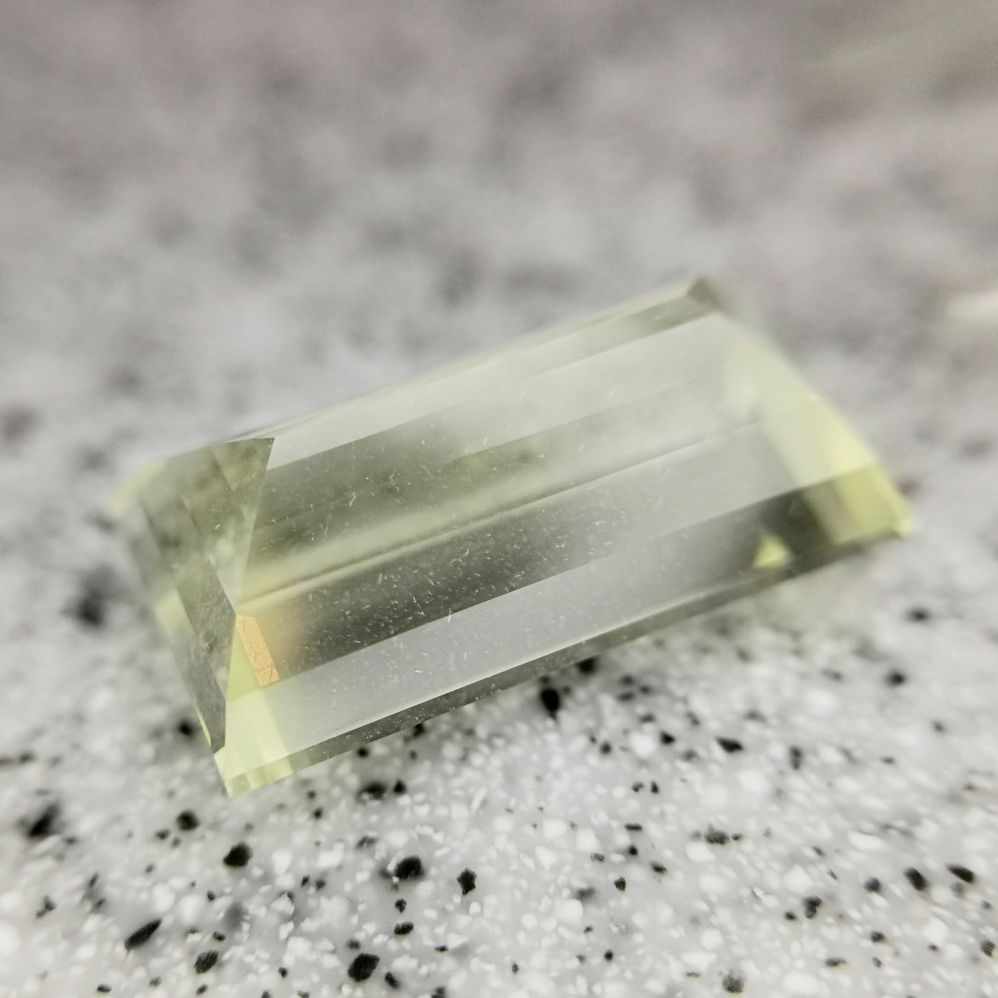オーソクレース 11.88ct★神殿のような神聖な雰囲気と10ctアップのド迫力ステップカット