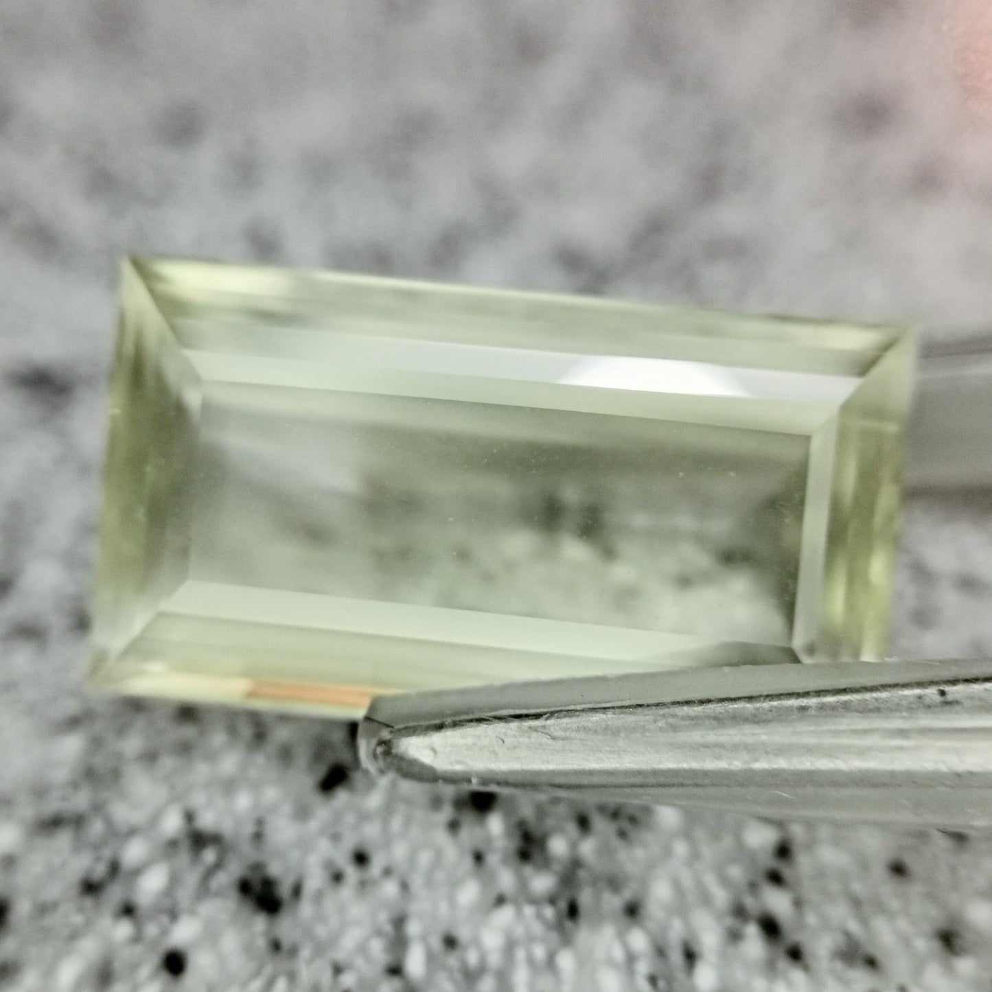オーソクレース 11.88ct★神殿のような神聖な雰囲気と10ctアップのド迫力ステップカット