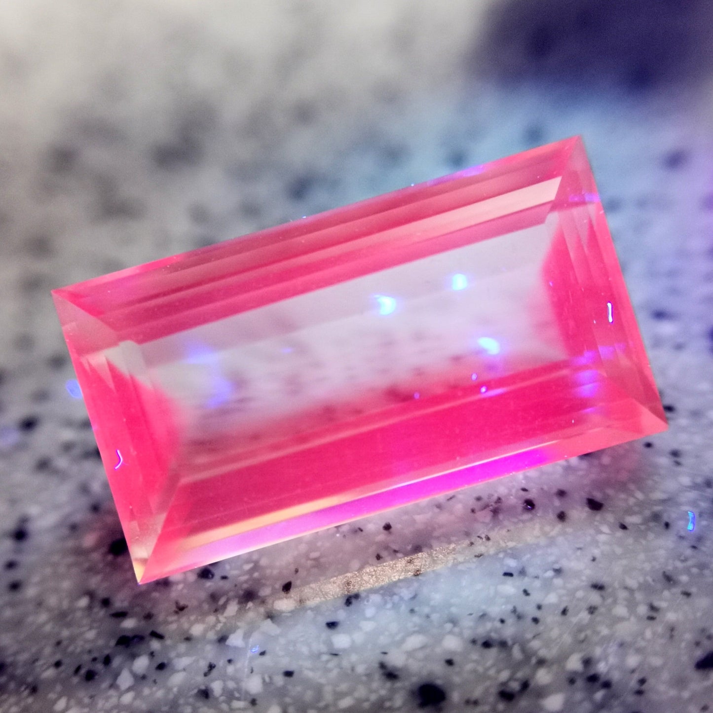オーソクレース 11.88ct★神殿のような神聖な雰囲気と10ctアップのド迫力ステップカット