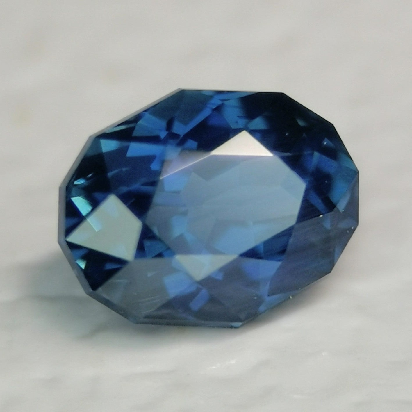 Silky Blue Sapphire 0.409ct / Vietnam