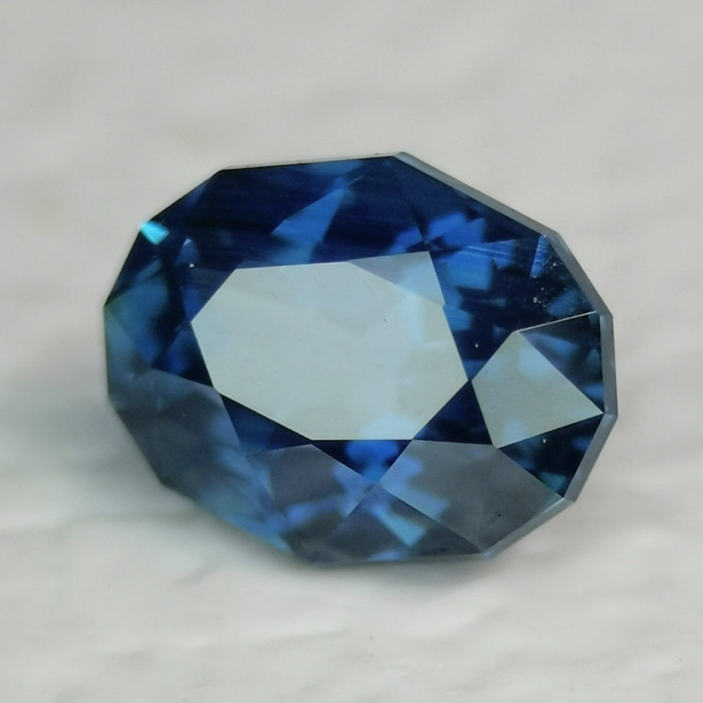 Silky Blue Sapphire 0.409ct / Vietnam