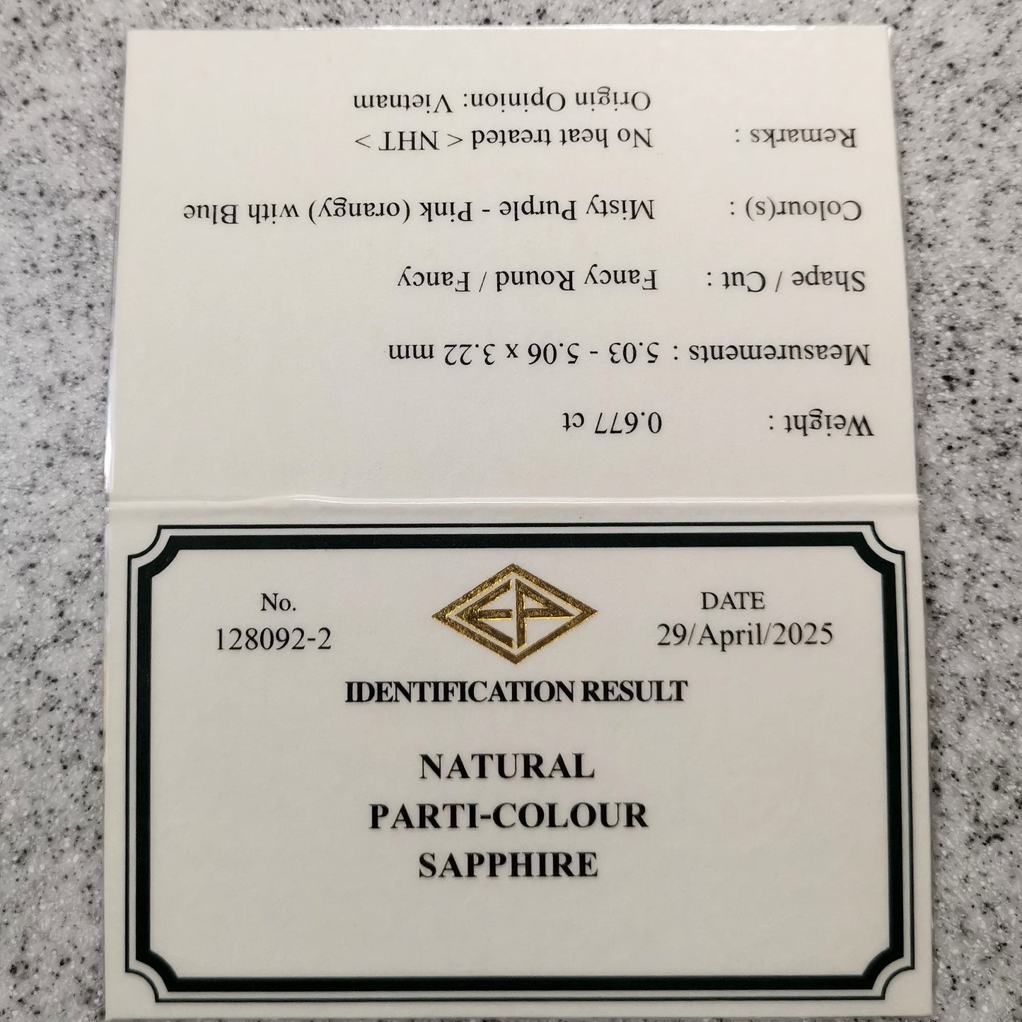 Un-Heat Parti-Color Sapphire 0.677ct / Vietnam