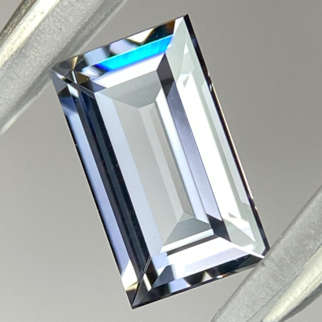 Gray Spinel 1.103ct / Tanzania