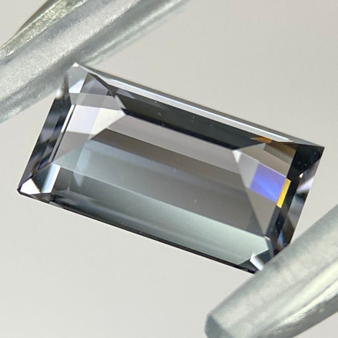 Gray Spinel 1.103ct / Tanzania
