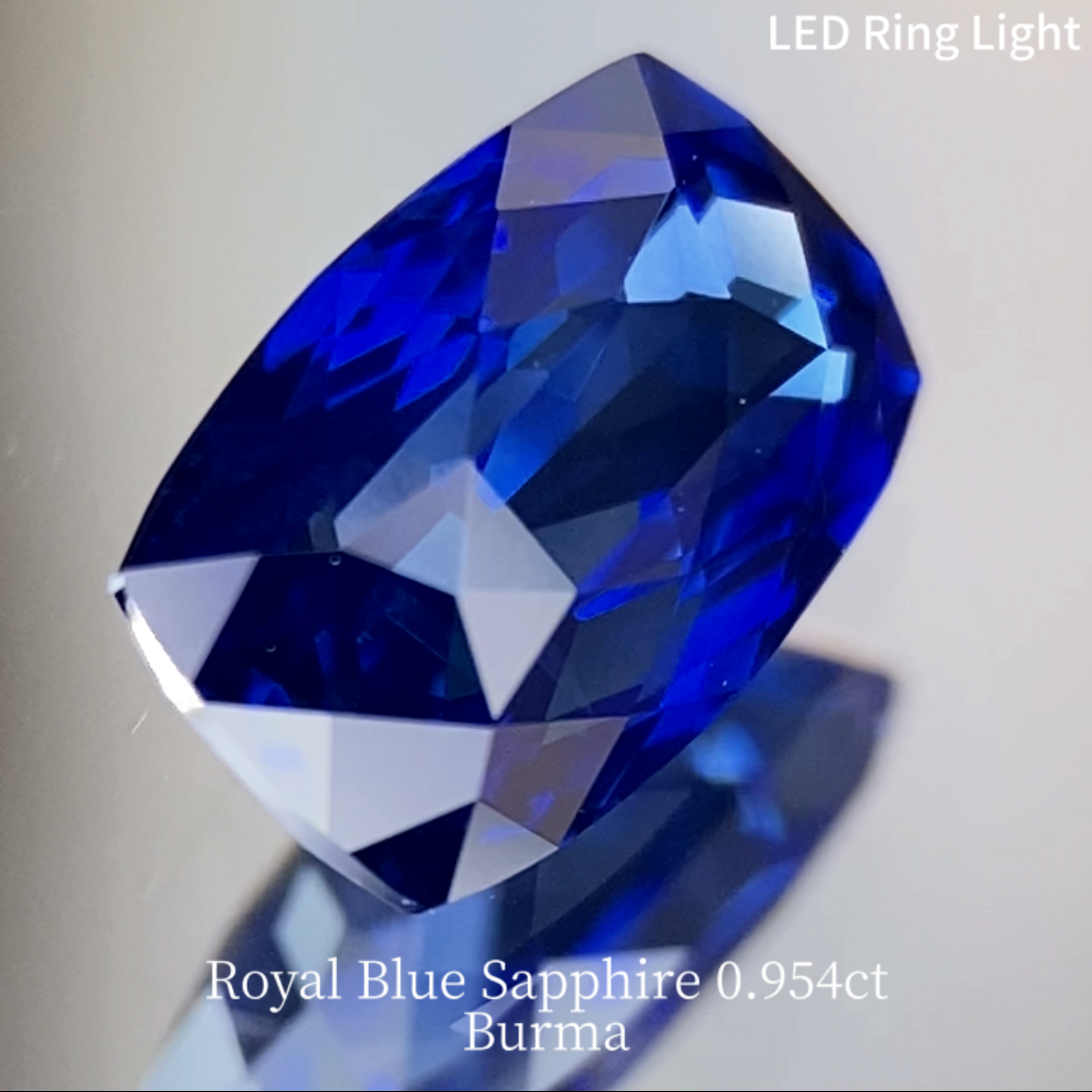 Royal Blue Sapphire 0.954ct / Burma