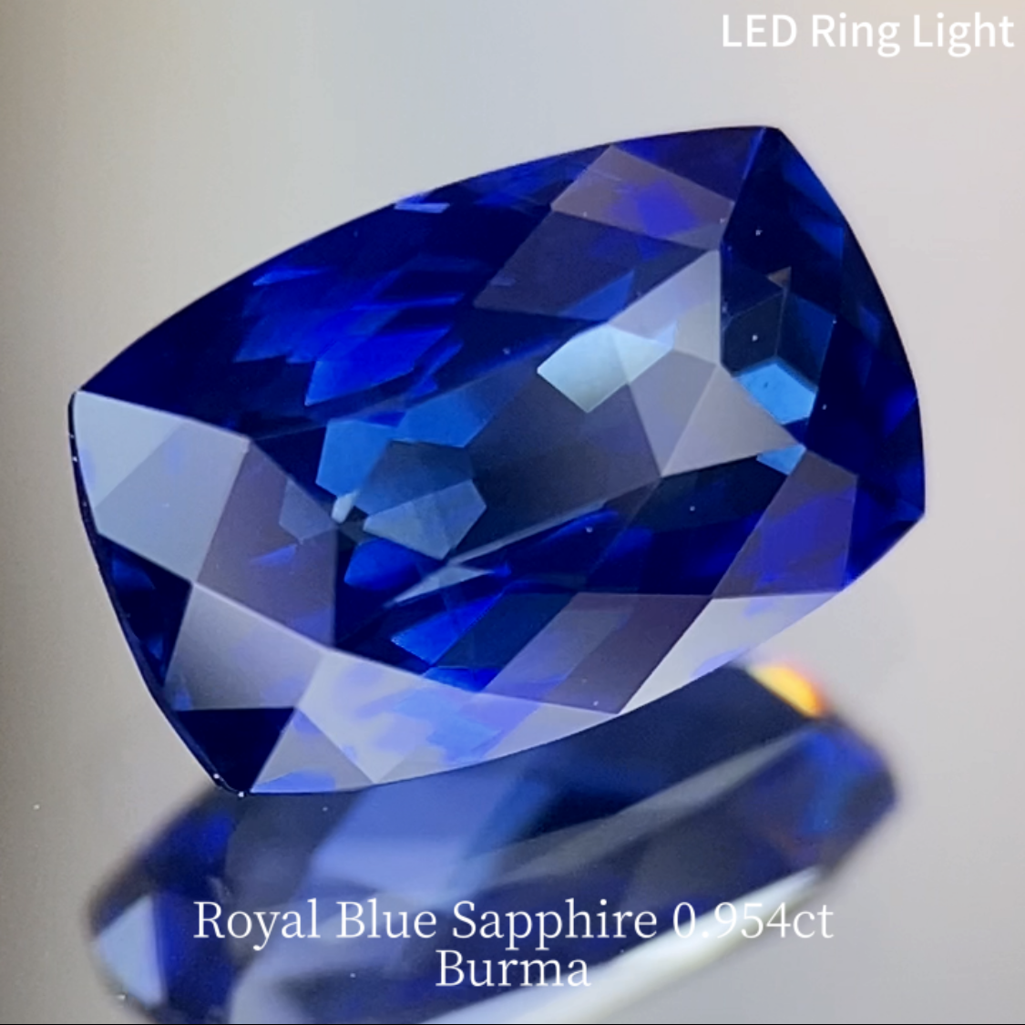 Royal Blue Sapphire 0.954ct / Burma