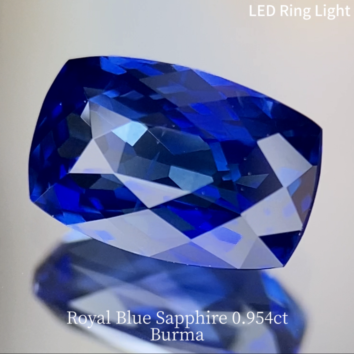 Royal Blue Sapphire 0.954ct / Burma
