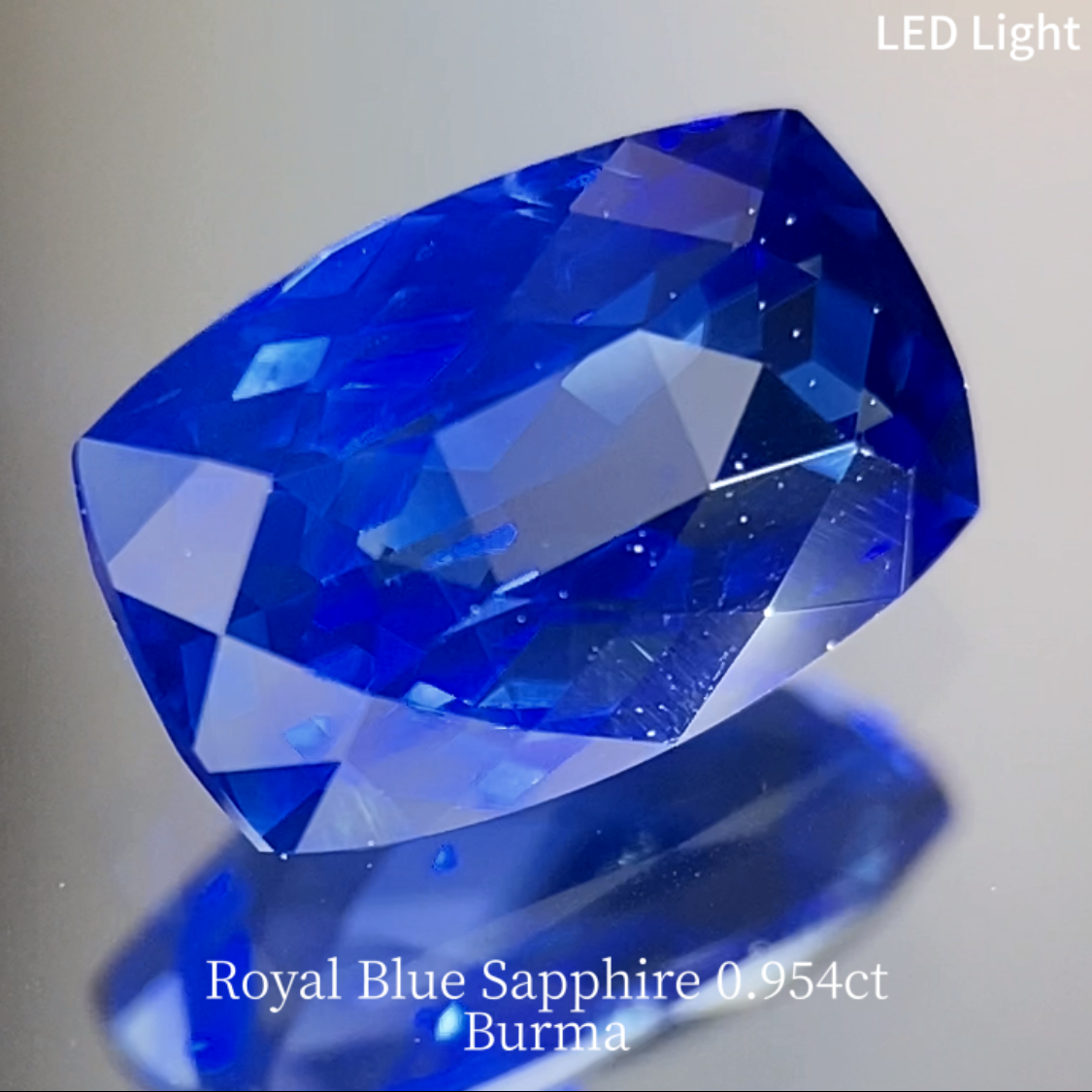 Royal Blue Sapphire 0.954ct / Burma