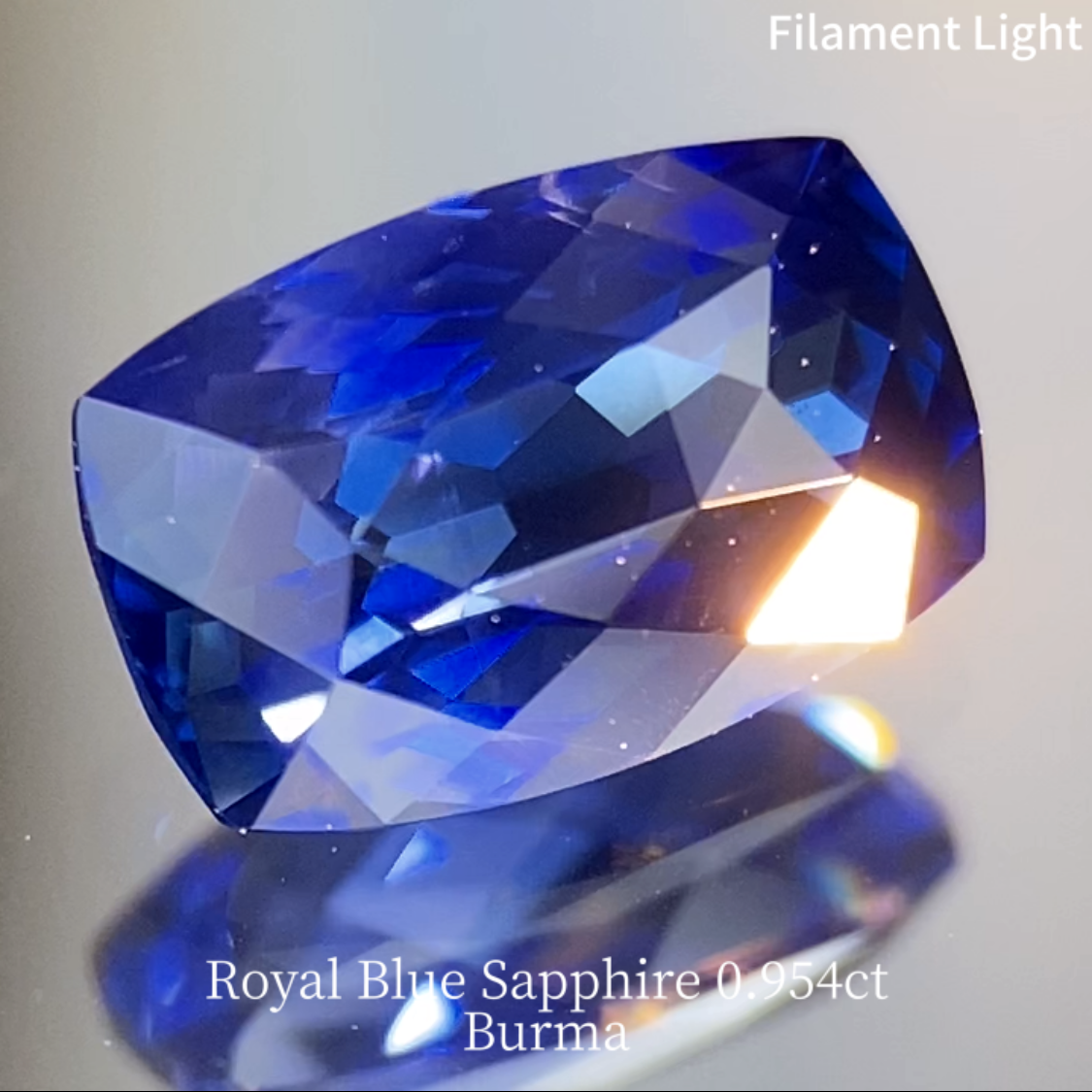 Royal Blue Sapphire 0.954ct / Burma