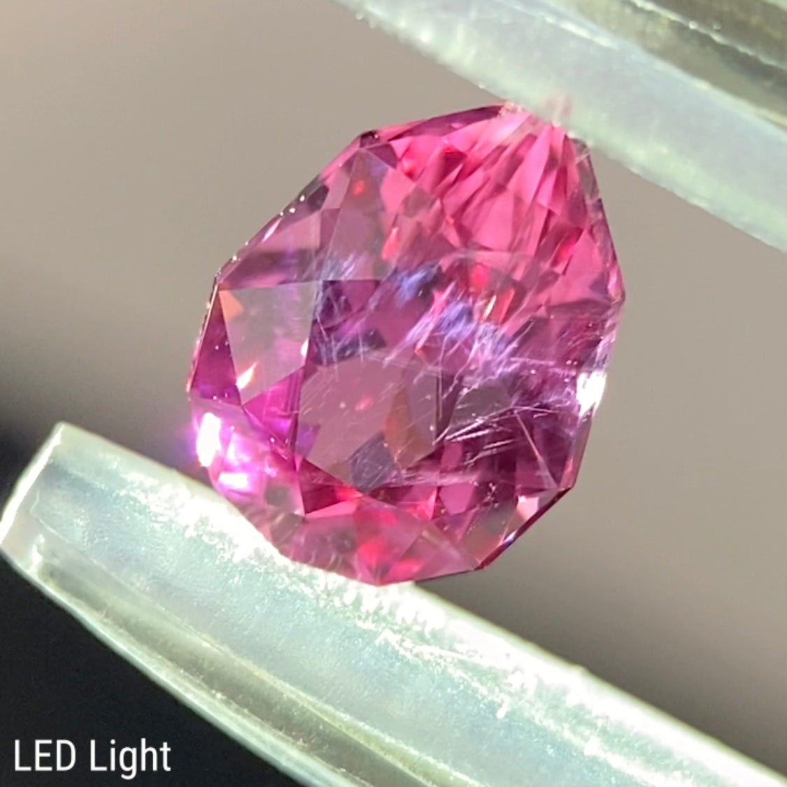 Redish Pink Spinel 0.680ct / Tanzania