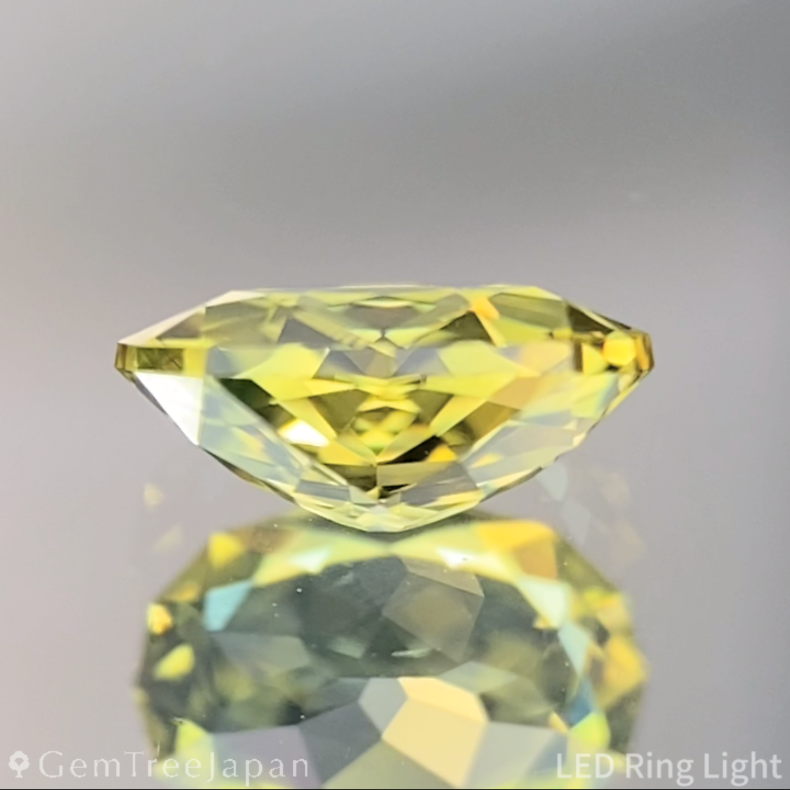 Greenish Yellow Sapphire 0.552ct / Vietnam
