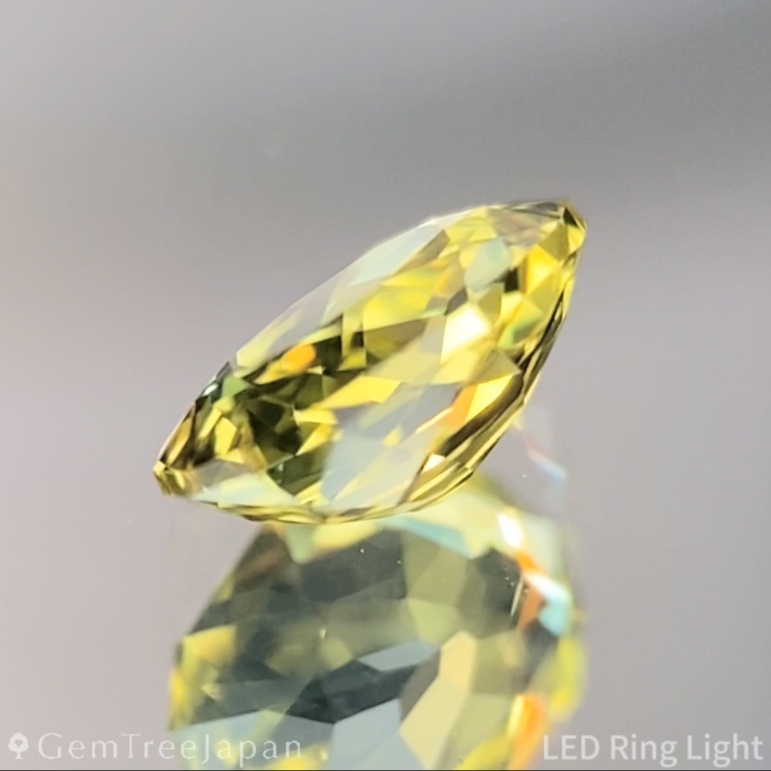 Greenish Yellow Sapphire 0.552ct / Vietnam