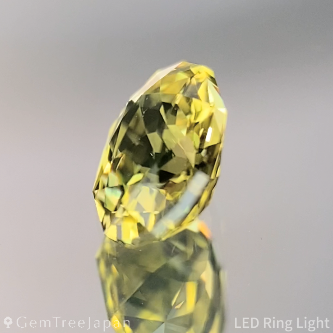 Greenish Yellow Sapphire 0.552ct / Vietnam