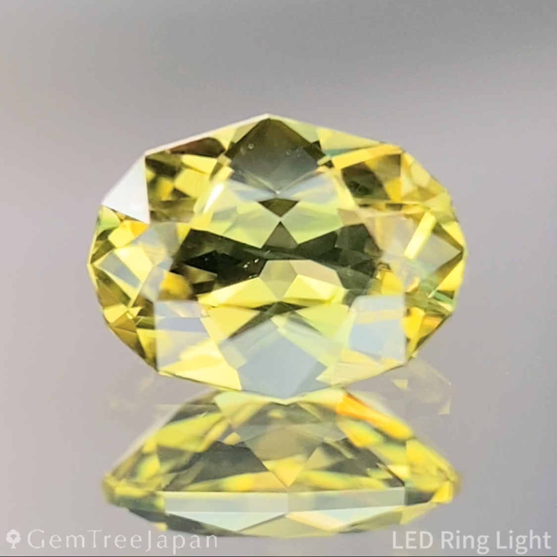 Greenish Yellow Sapphire 0.552ct / Vietnam