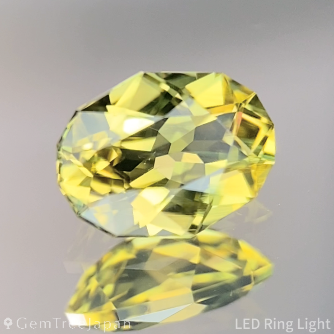 Greenish Yellow Sapphire 0.552ct / Vietnam