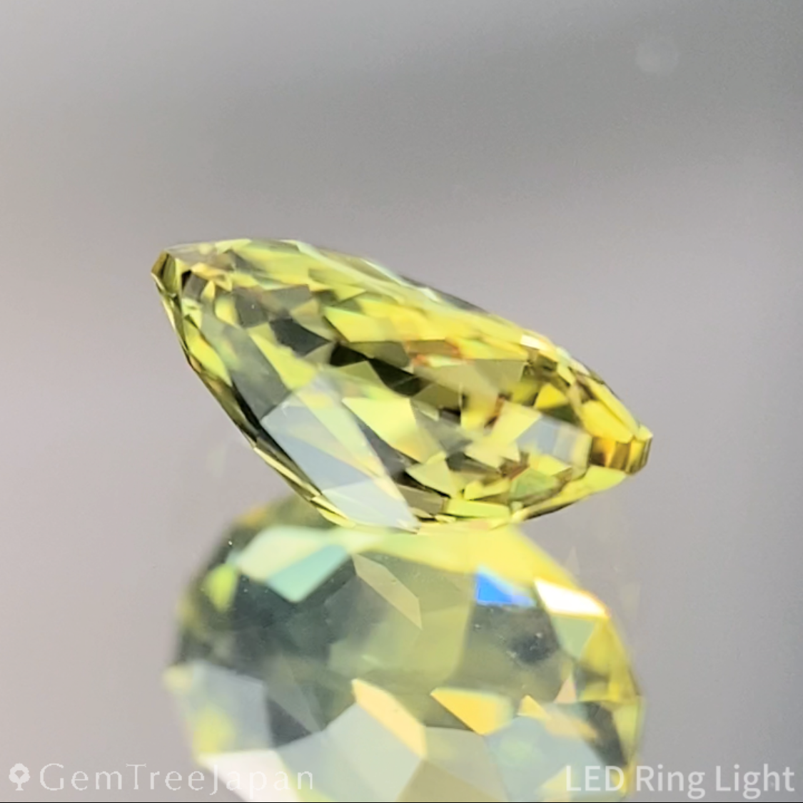 Greenish Yellow Sapphire 0.552ct / Vietnam