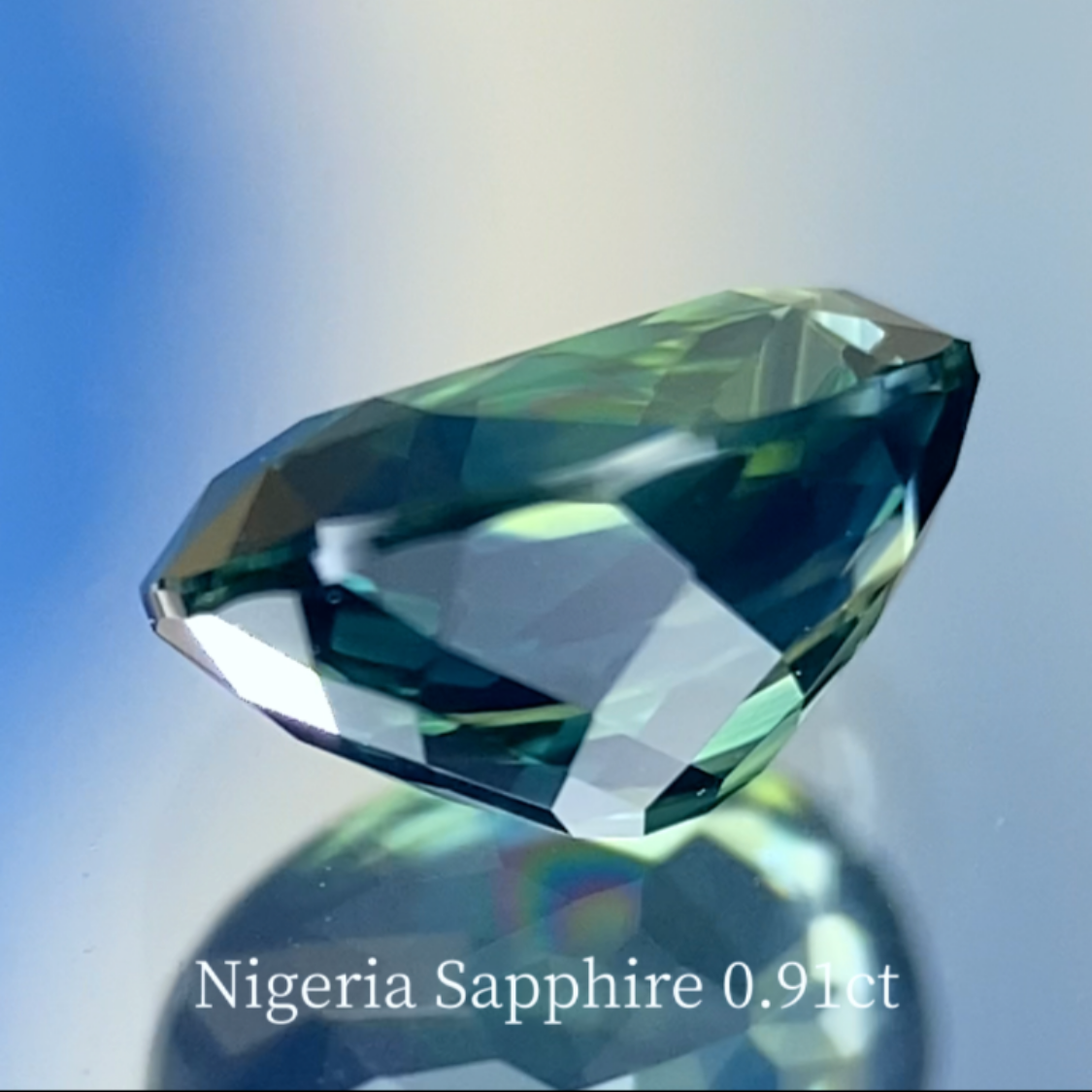 Greenish Blue Sapphire 0.922ct / Nigeria