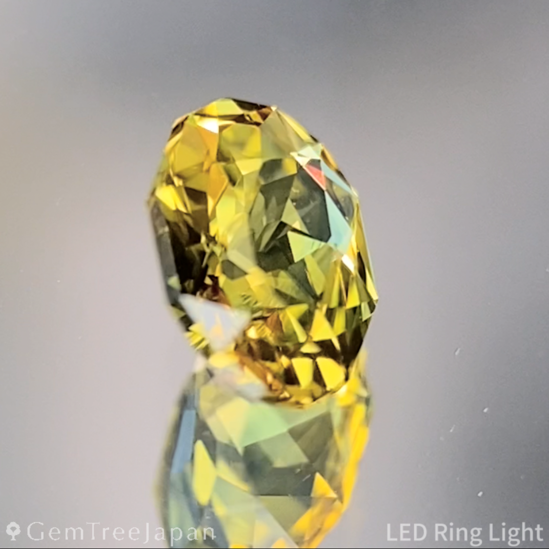 Greenish Yellow Sapphire 0.428ct / Vietnam