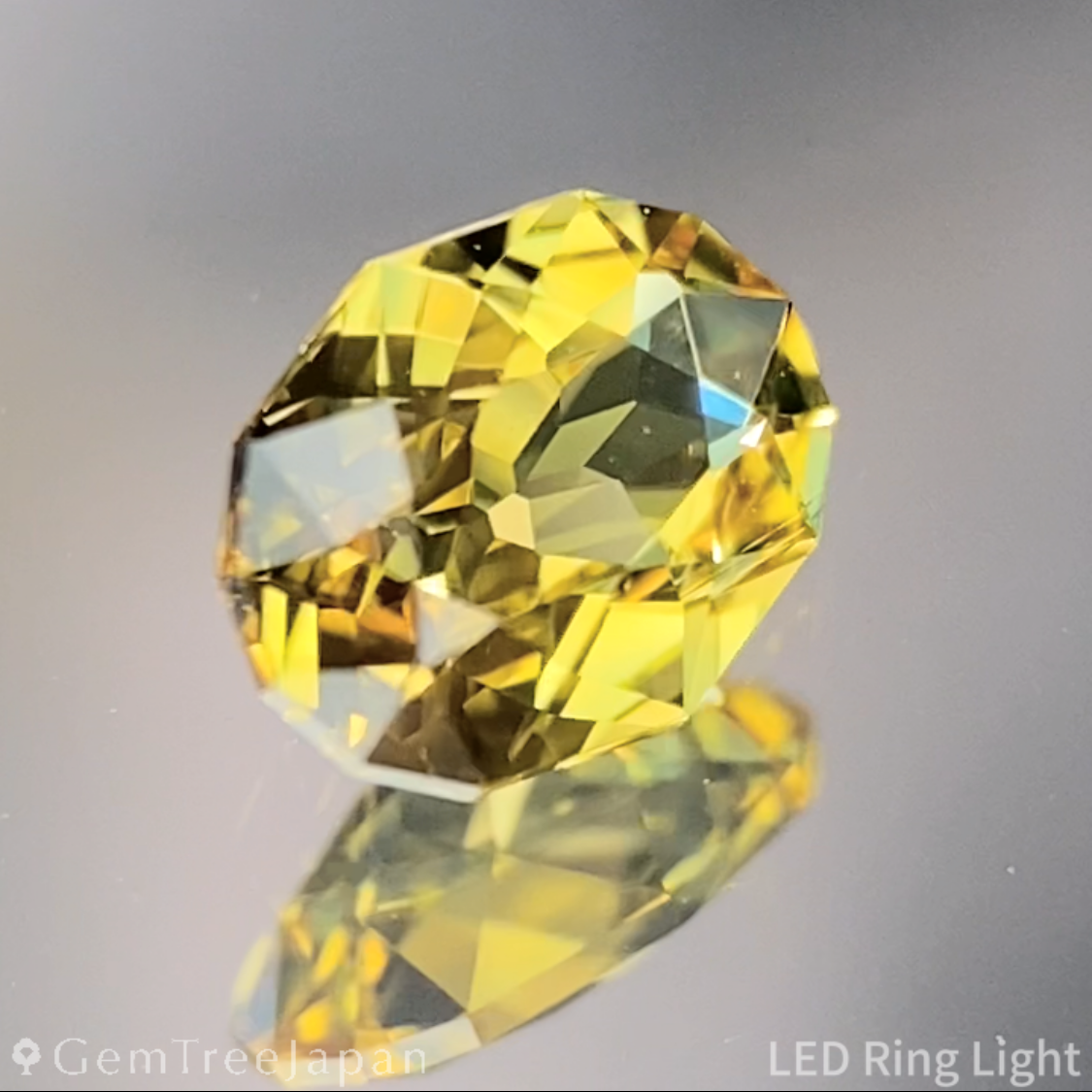 Greenish Yellow Sapphire 0.428ct / Vietnam