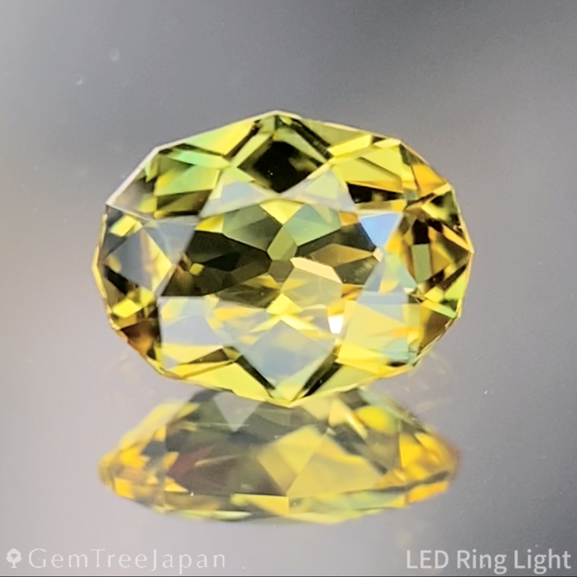 Greenish Yellow Sapphire 0.428ct / Vietnam