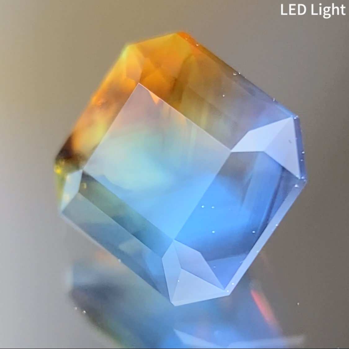 【One Price】Dark Silky Rainbow Parti-Color Sapphire 1.105ct / Nigeria