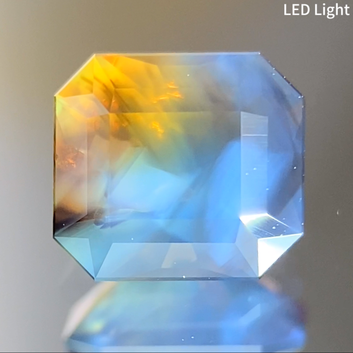 【One Price】Dark Silky Rainbow Parti-Color Sapphire 1.105ct / Nigeria
