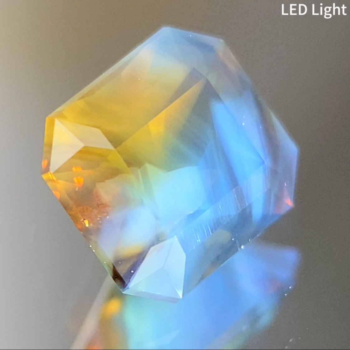 【One Price】Dark Silky Rainbow Parti-Color Sapphire 1.105ct / Nigeria