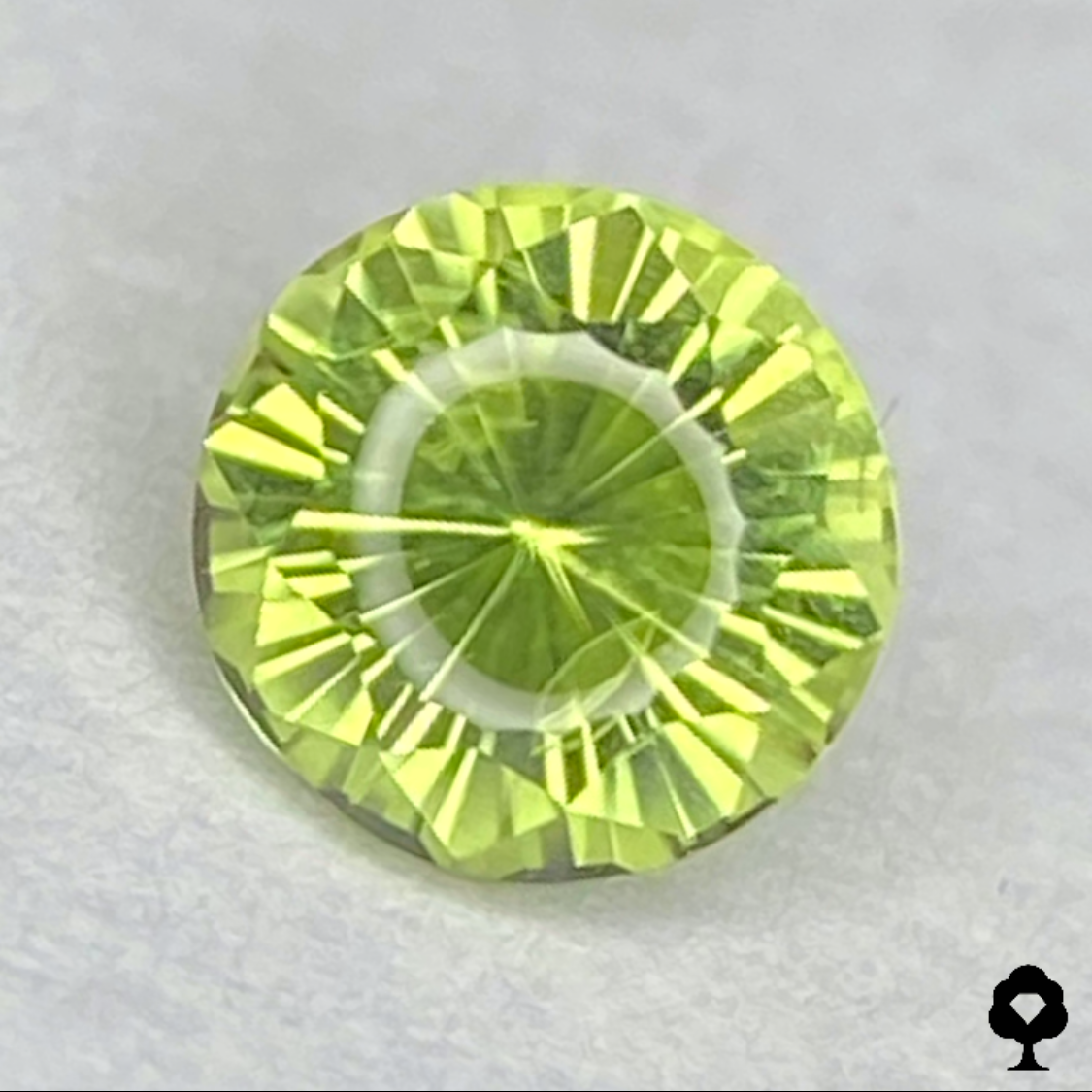 Peridot 0.27ct / Vietnam