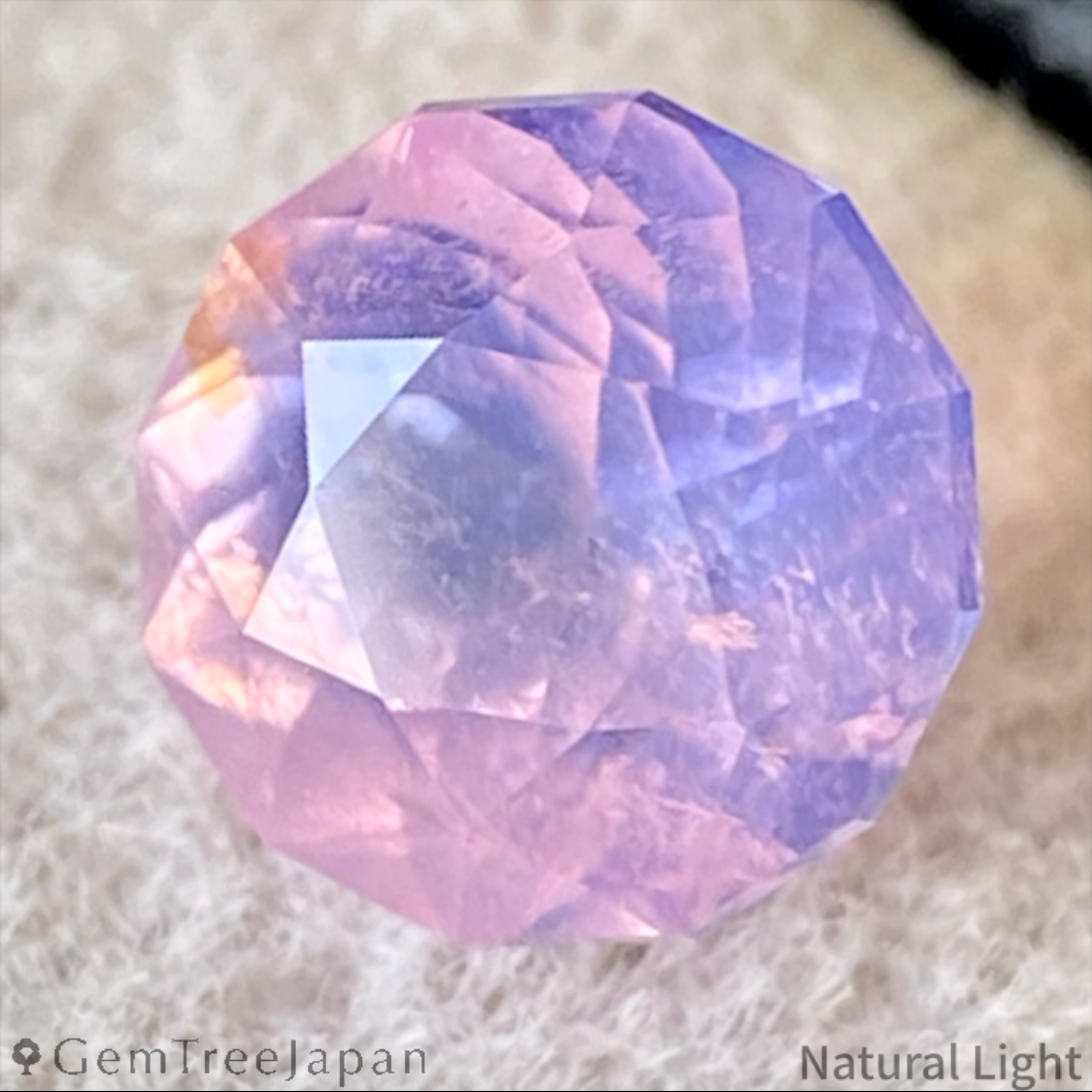 Un-Heat Parti-Color Sapphire 0.677ct / Vietnam
