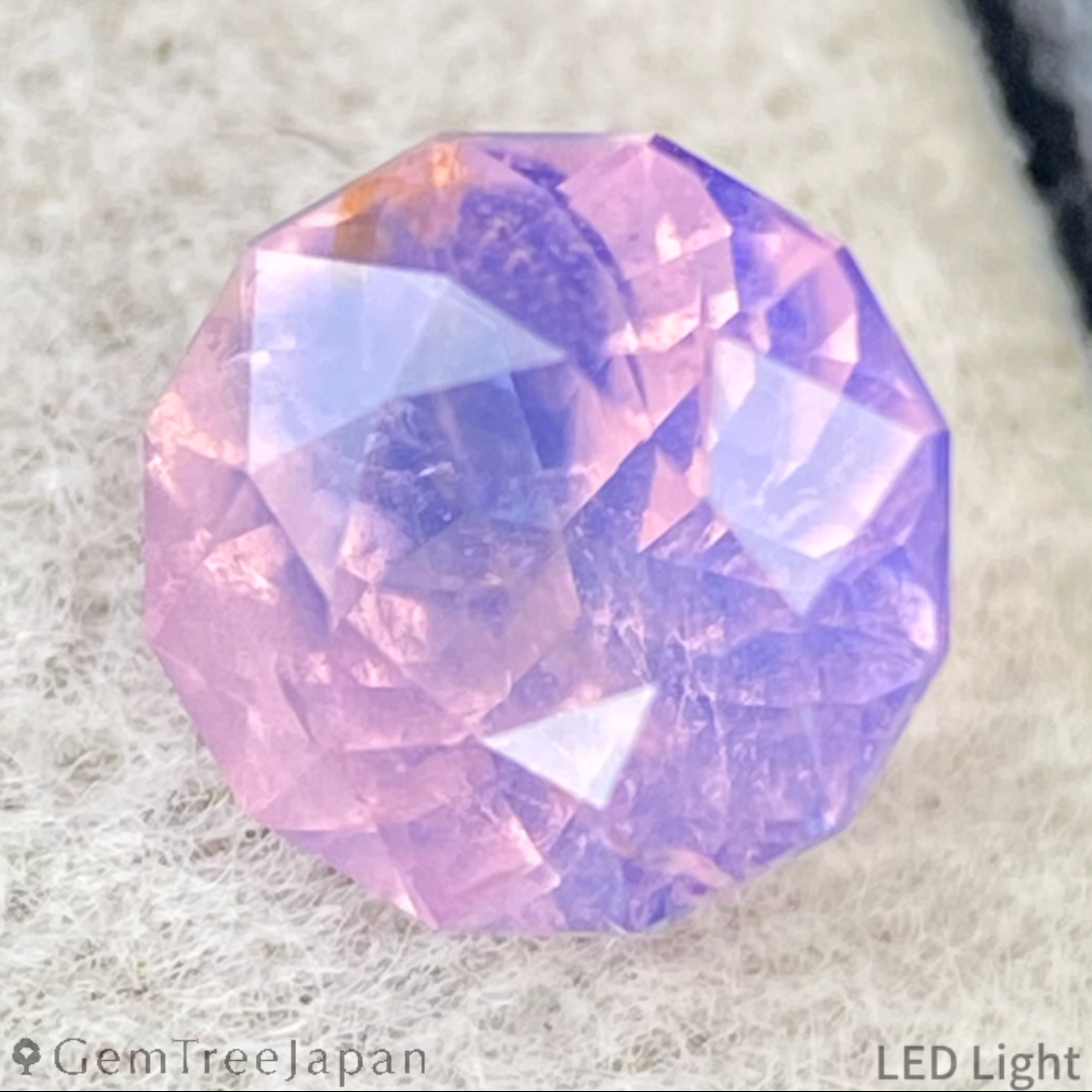 Un-Heat Parti-Color Sapphire 0.677ct / Vietnam