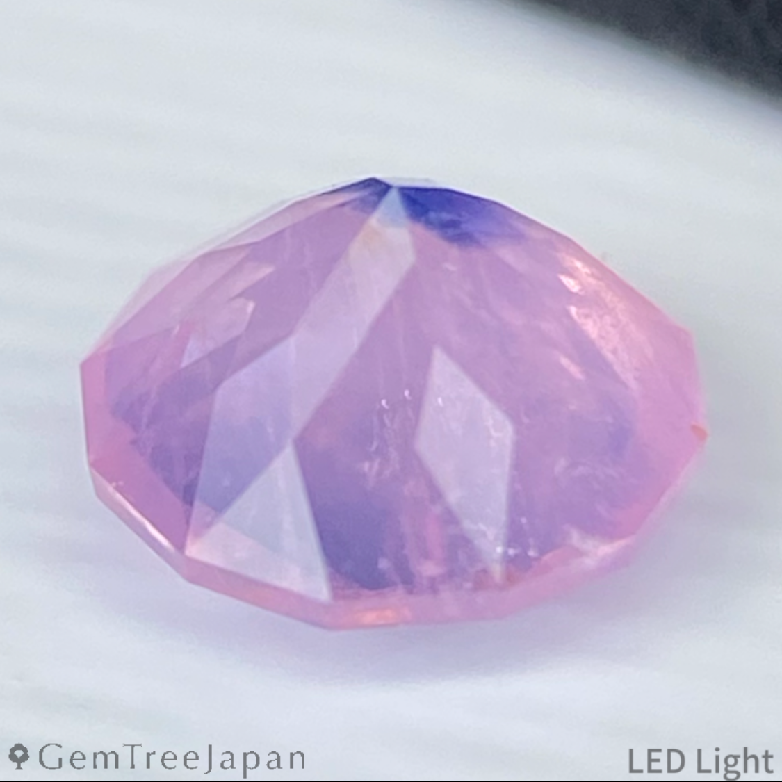 Un-Heat Parti-Color Sapphire 0.677ct / Vietnam