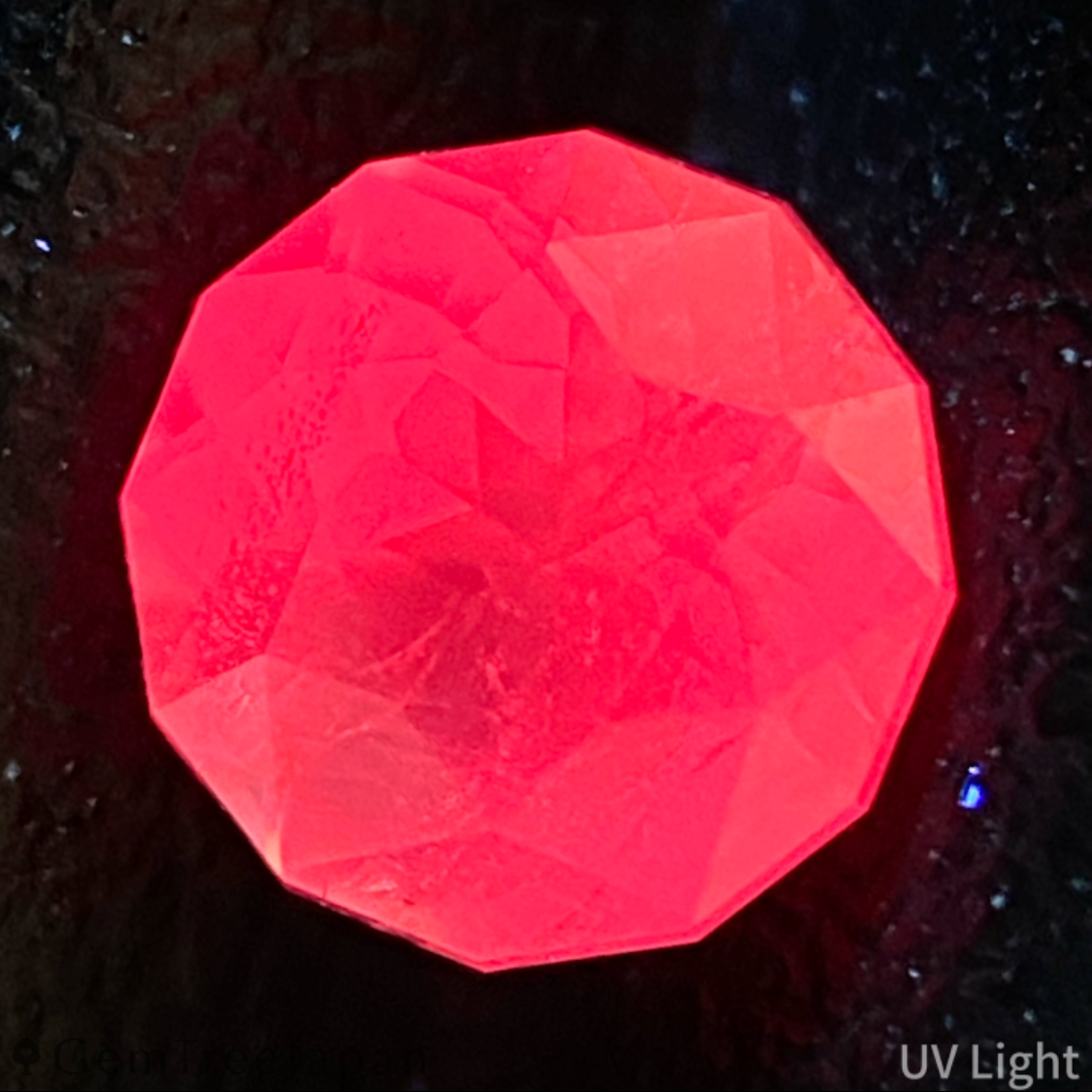 Un-Heat Parti-Color Sapphire 0.677ct / Vietnam