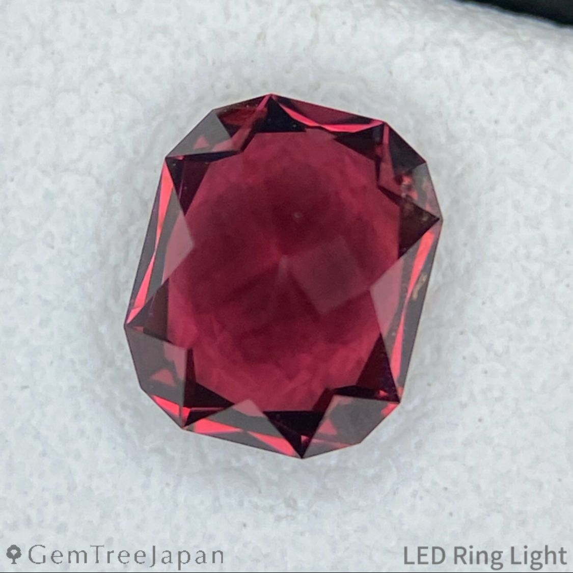 Rhodolite Garnet 0.980ct / Vietnam