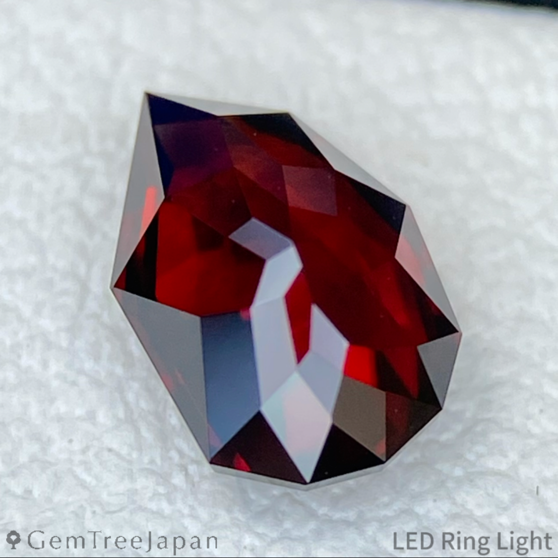 【Flame Frame】Orangy Red Zircon 1.093ct / Tanzania