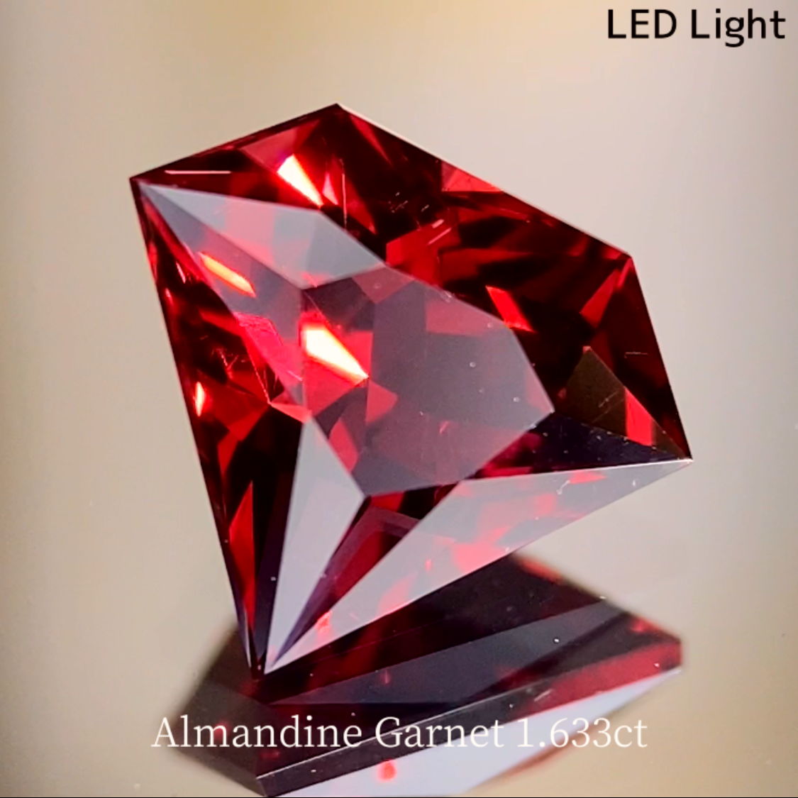 Almandine Garnet 1.633ct / Vietnam