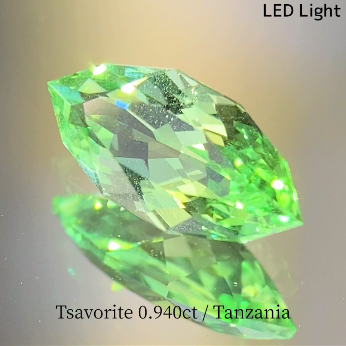 UV Change Tsavorite (Grossular Garnet) 0.940ct / Tanzania