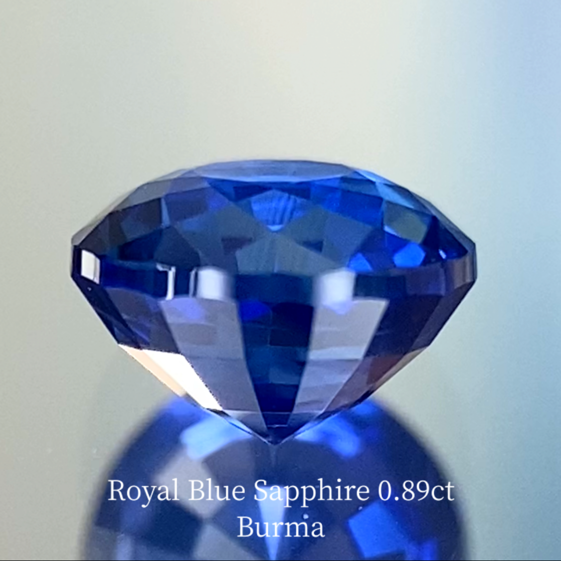 Royal Blue Sapphire 0.897ct / Burma