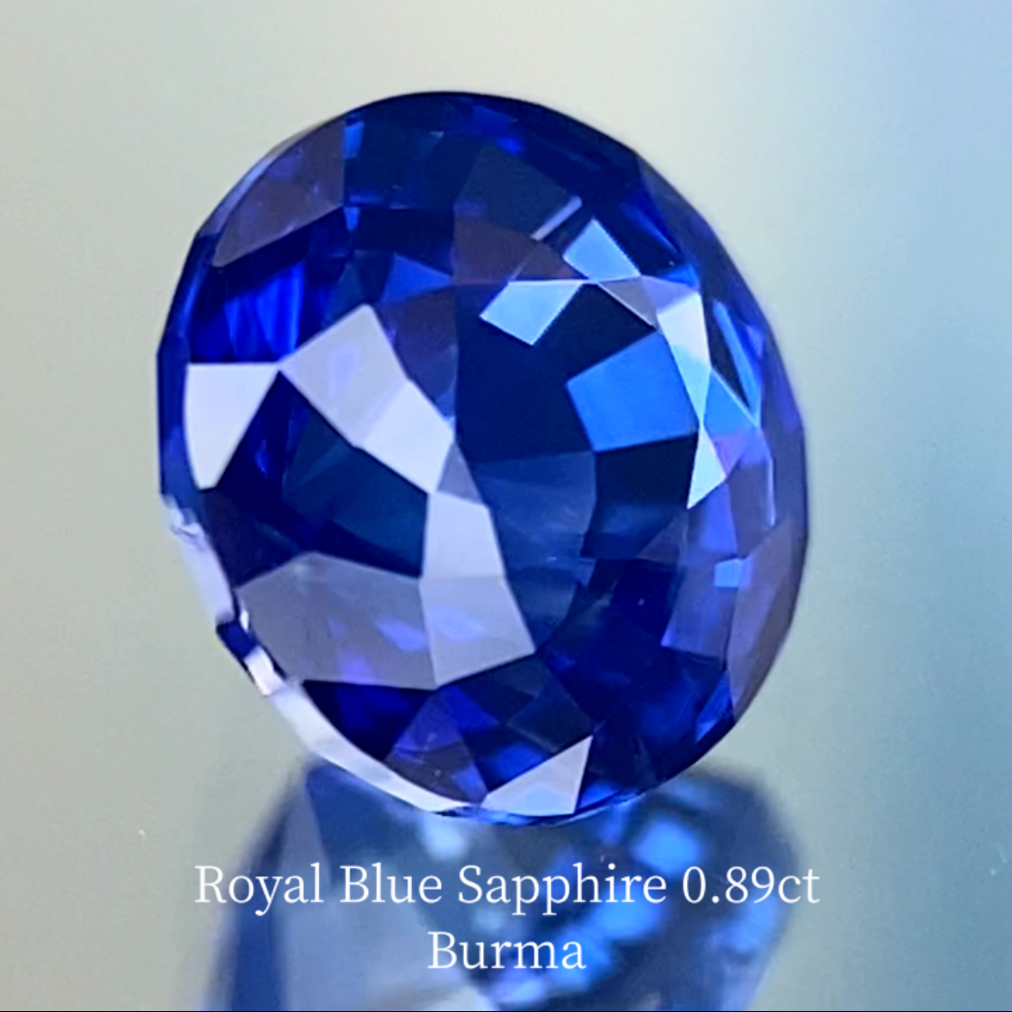 Royal Blue Sapphire 0.897ct / Burma