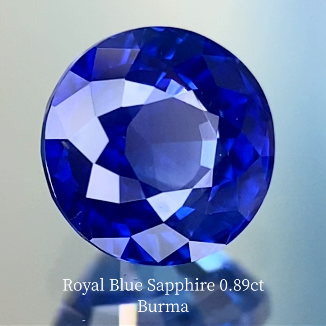Royal Blue Sapphire 0.897ct / Burma