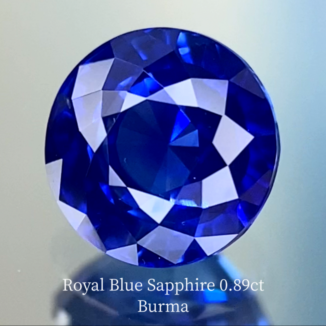 Royal Blue Sapphire 0.897ct / Burma