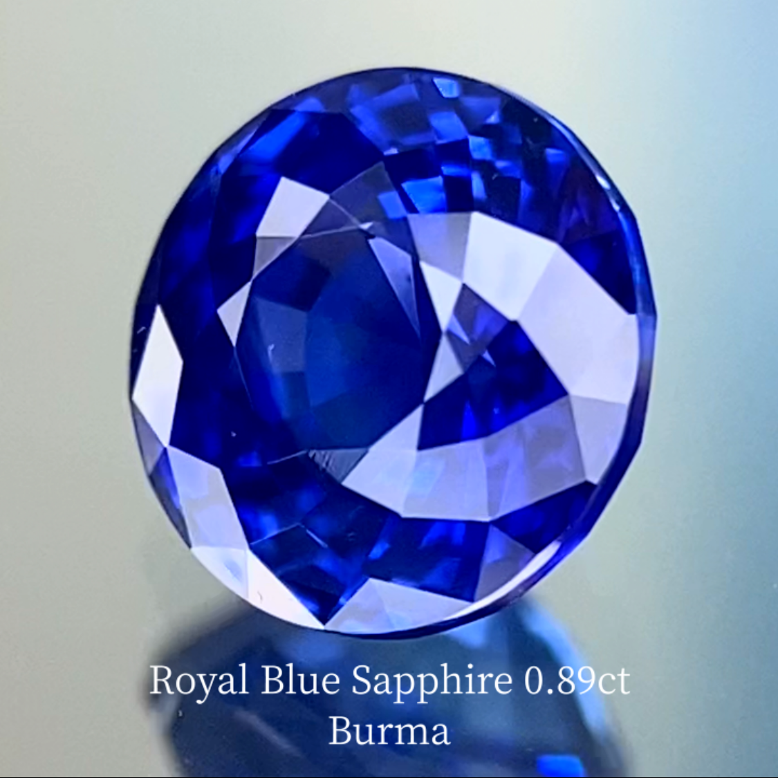 Royal Blue Sapphire 0.897ct / Burma