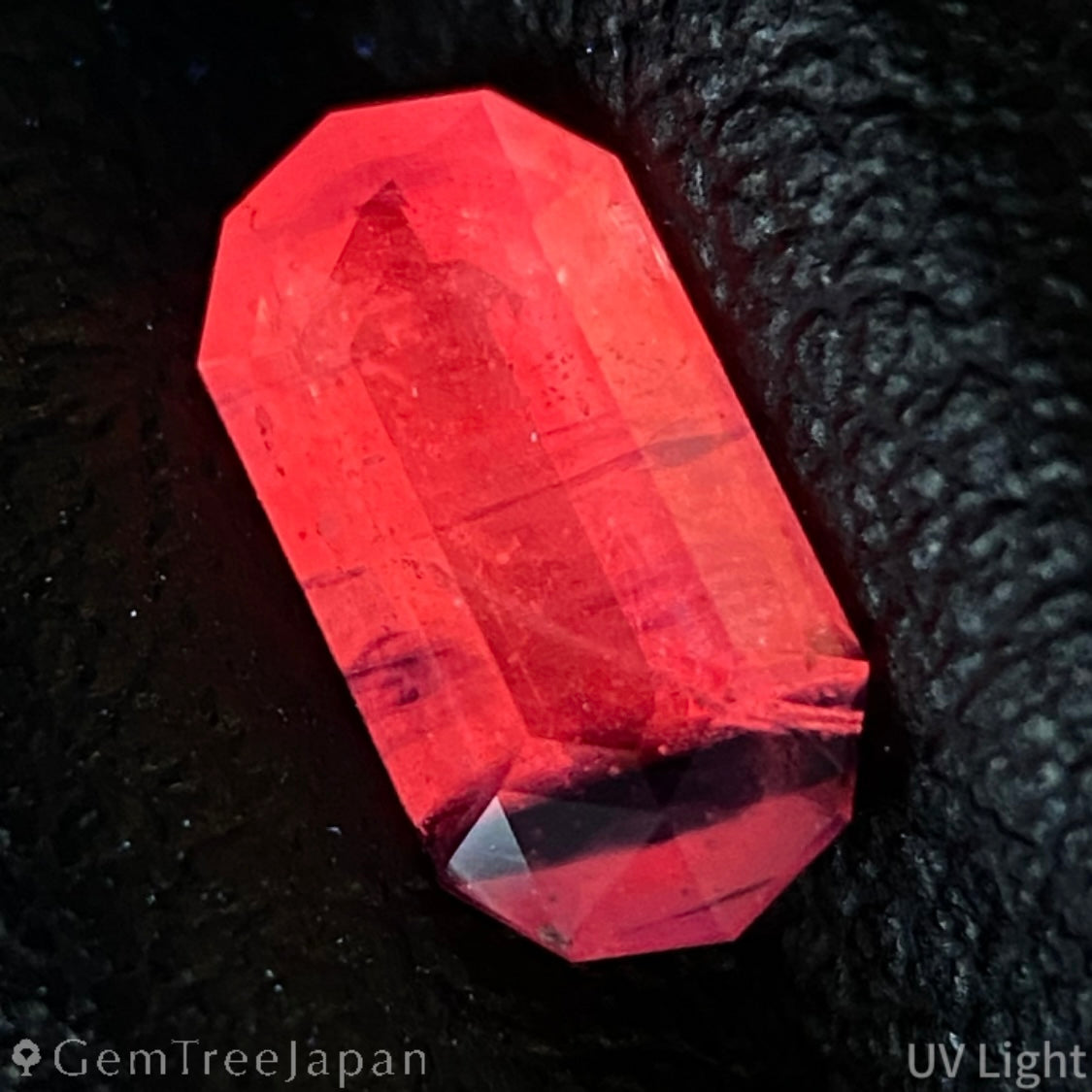 Un-Heat Parti-Color Sapphire 0.697ct / Vietnam